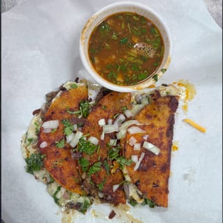 Tacos Birria de res (beef stew).